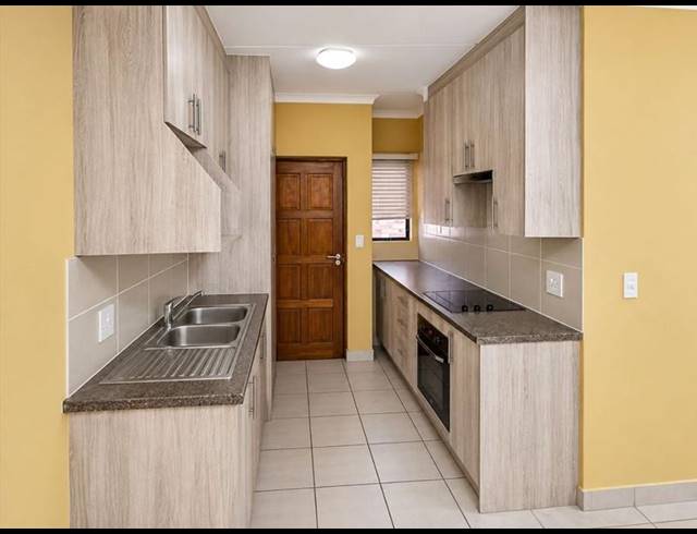 2 BEDROOM TOWNHOUSE FOR SALE IN POMONA